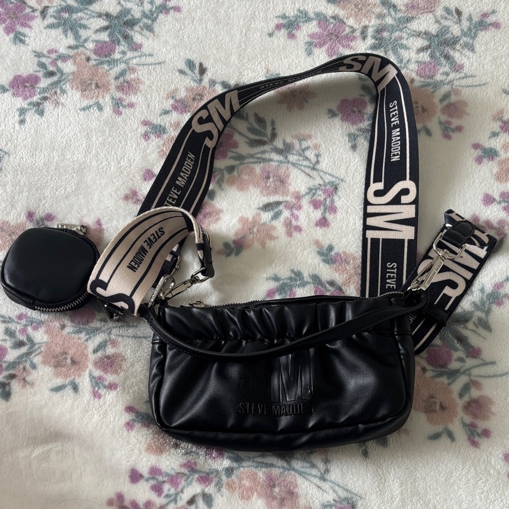 Steve Madden Black and White Crossbody Set very good